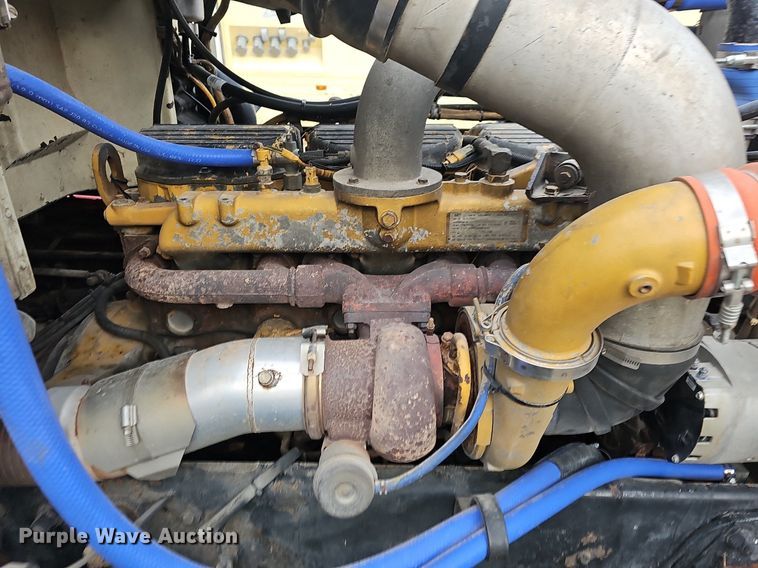 image for item NT9820 2000 Peterbilt 377  semi truck