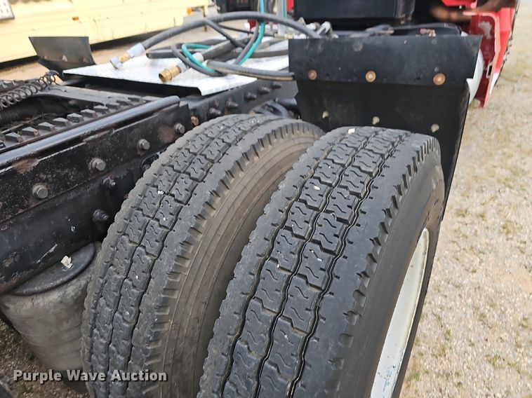 image for item NT9820 2000 Peterbilt 377  semi truck