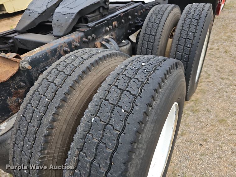 image for item NT9820 2000 Peterbilt 377  semi truck