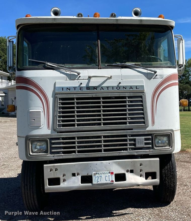 image for item NY9554 1981 International CO-9670 XL Series  semi truck