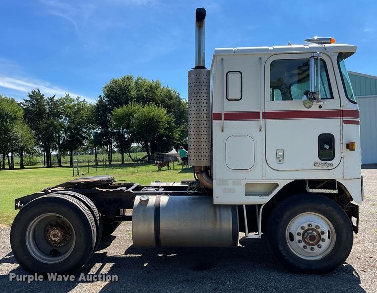 image for item NY9554 1981 International CO-9670 XL Series  semi truck