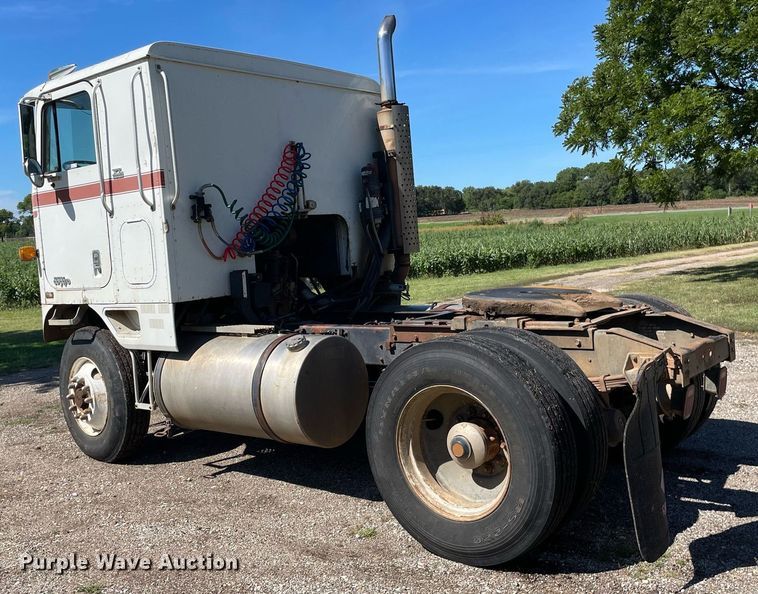 image for item NY9554 1981 International CO-9670 XL Series  semi truck