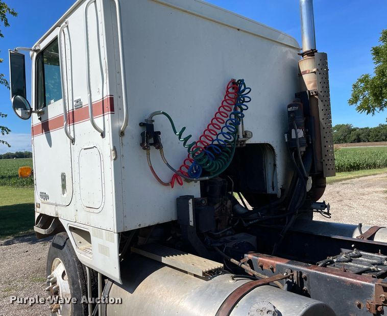 image for item NY9554 1981 International CO-9670 XL Series  semi truck