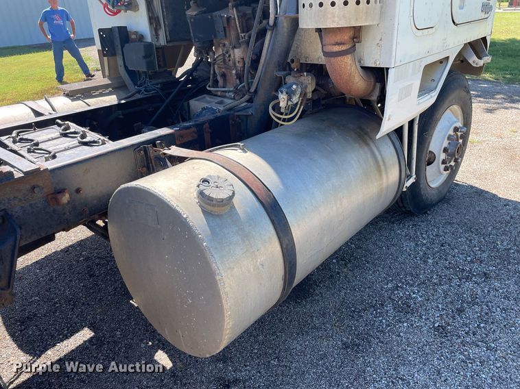 image for item NY9554 1981 International CO-9670 XL Series  semi truck