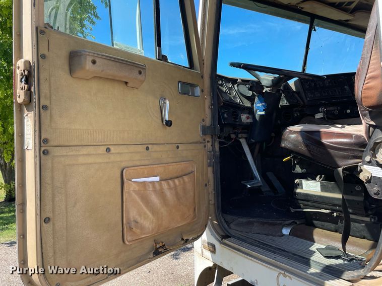 image for item NY9554 1981 International CO-9670 XL Series  semi truck