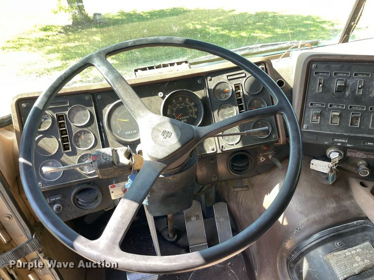 image for item NY9554 1981 International CO-9670 XL Series  semi truck