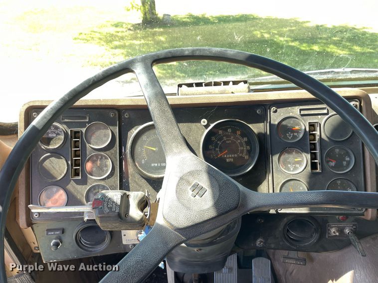 image for item NY9554 1981 International CO-9670 XL Series  semi truck