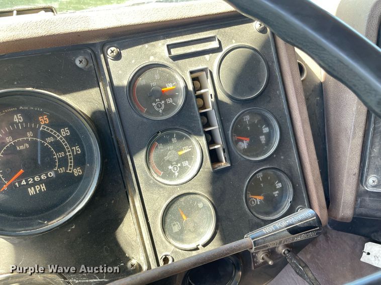 image for item NY9554 1981 International CO-9670 XL Series  semi truck