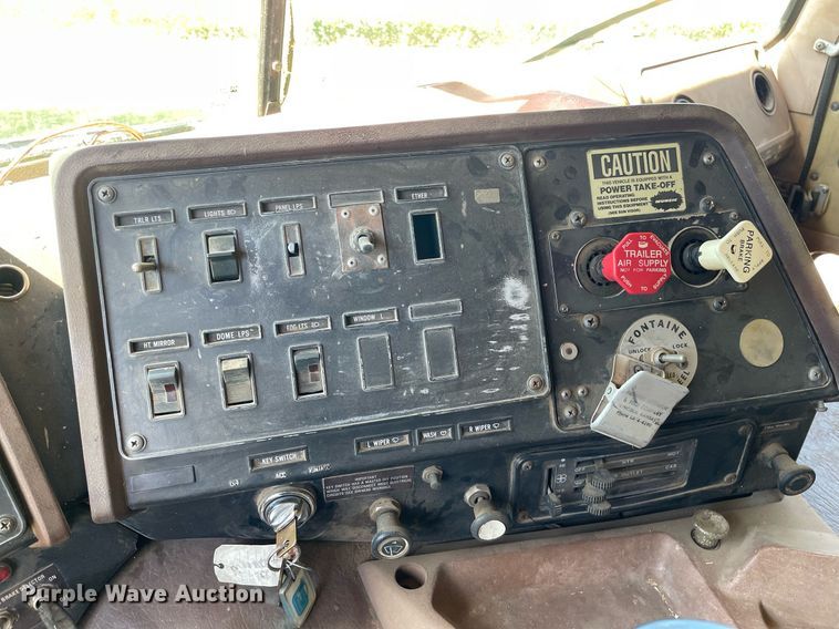 image for item NY9554 1981 International CO-9670 XL Series  semi truck