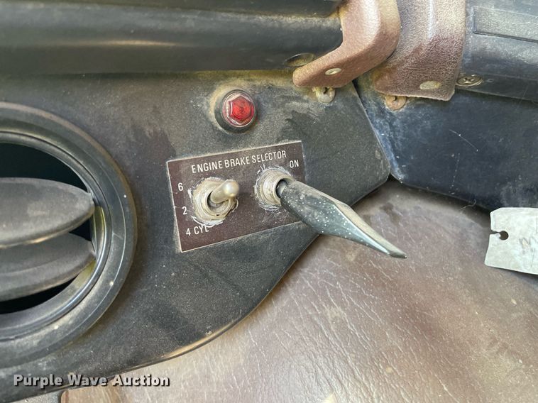 image for item NY9554 1981 International CO-9670 XL Series  semi truck