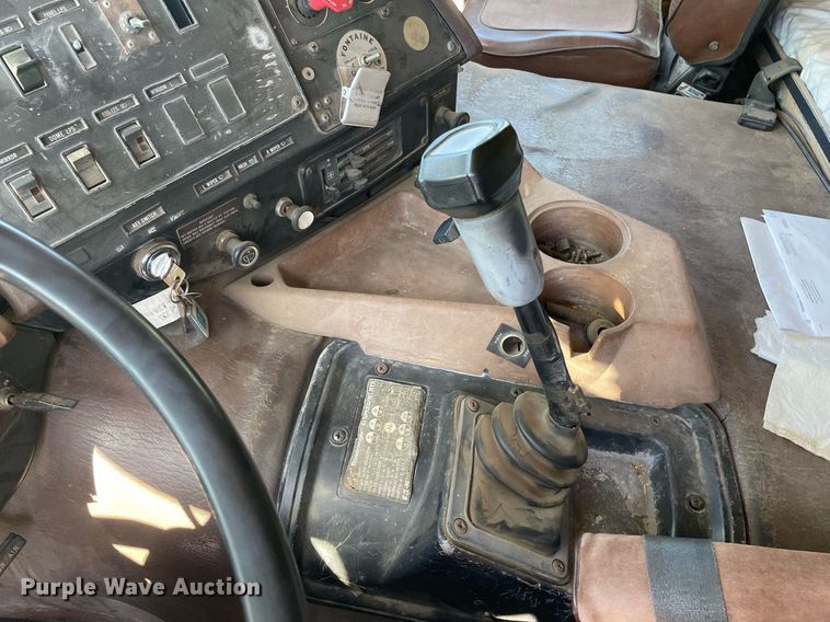 image for item NY9554 1981 International CO-9670 XL Series  semi truck