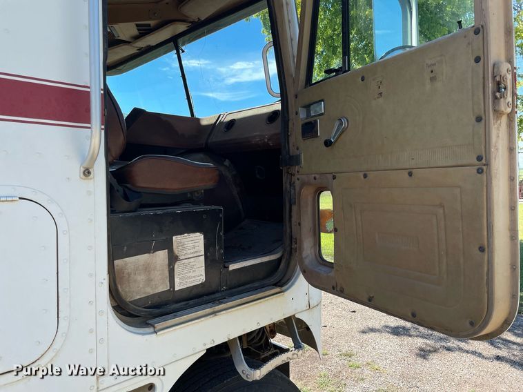 image for item NY9554 1981 International CO-9670 XL Series  semi truck