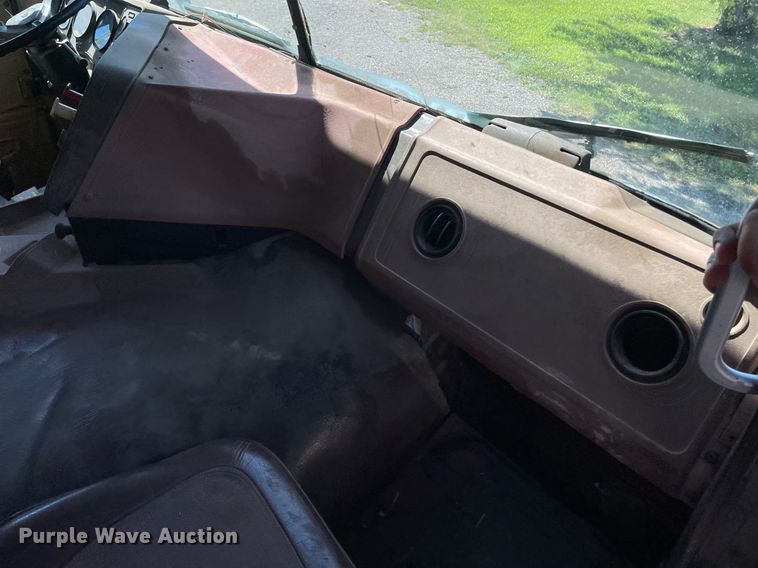 image for item NY9554 1981 International CO-9670 XL Series  semi truck