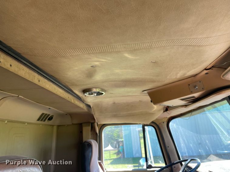 image for item NY9554 1981 International CO-9670 XL Series  semi truck