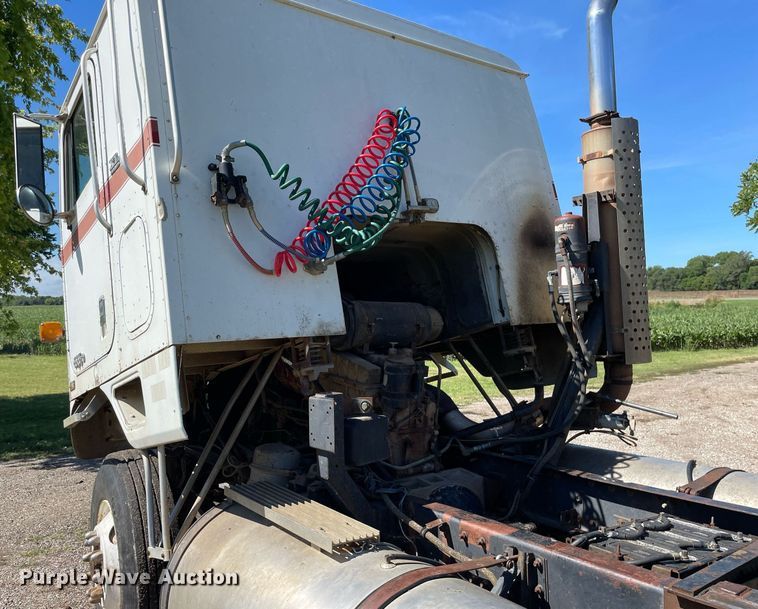 image for item NY9554 1981 International CO-9670 XL Series  semi truck