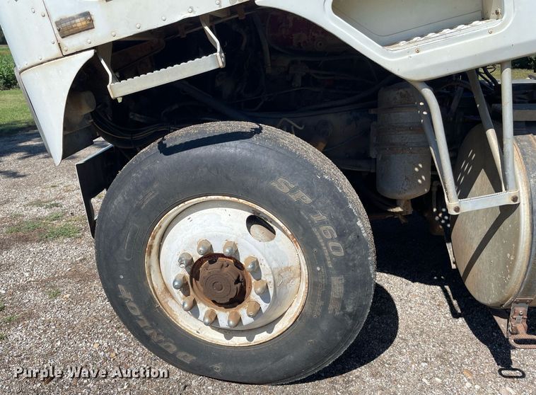 image for item NY9554 1981 International CO-9670 XL Series  semi truck