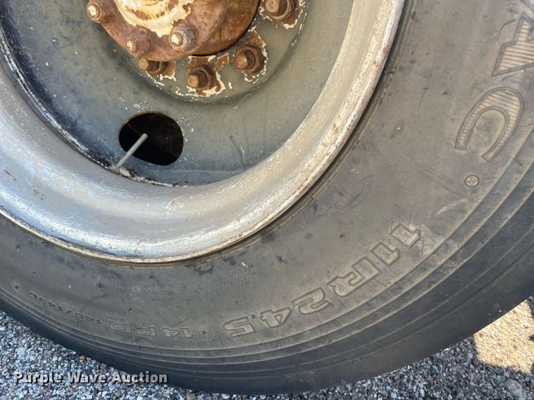 image for item NY9554 1981 International CO-9670 XL Series  semi truck