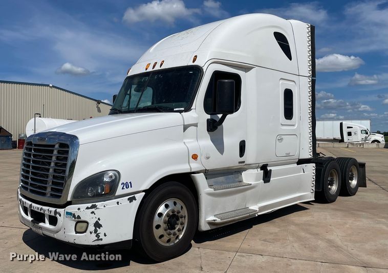 image for item NY9604 2016 Freightliner Cascadia Evolution CA125SLP  semi truck