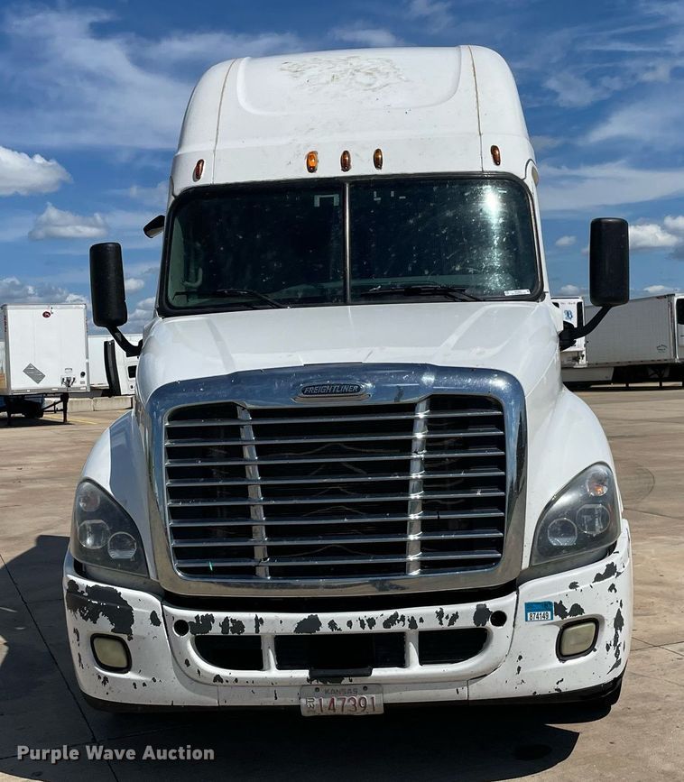 image for item NY9604 2016 Freightliner Cascadia Evolution CA125SLP  semi truck