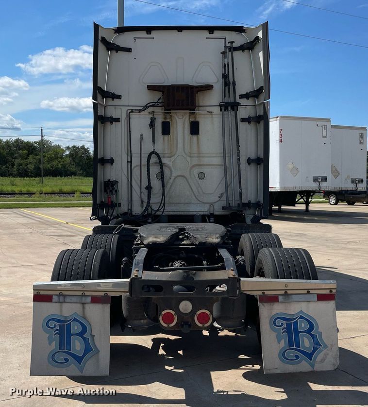 image for item NY9604 2016 Freightliner Cascadia Evolution CA125SLP  semi truck