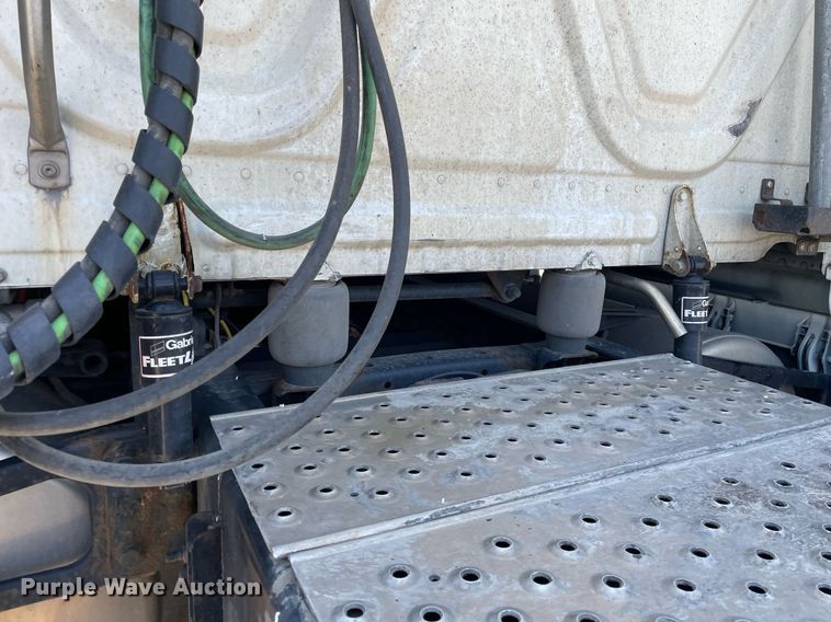 image for item NY9604 2016 Freightliner Cascadia Evolution CA125SLP  semi truck