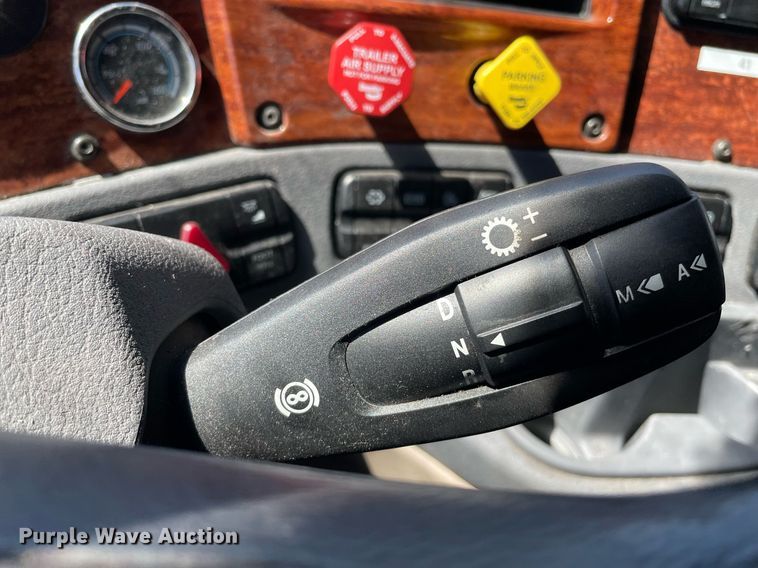 image for item NY9604 2016 Freightliner Cascadia Evolution CA125SLP  semi truck