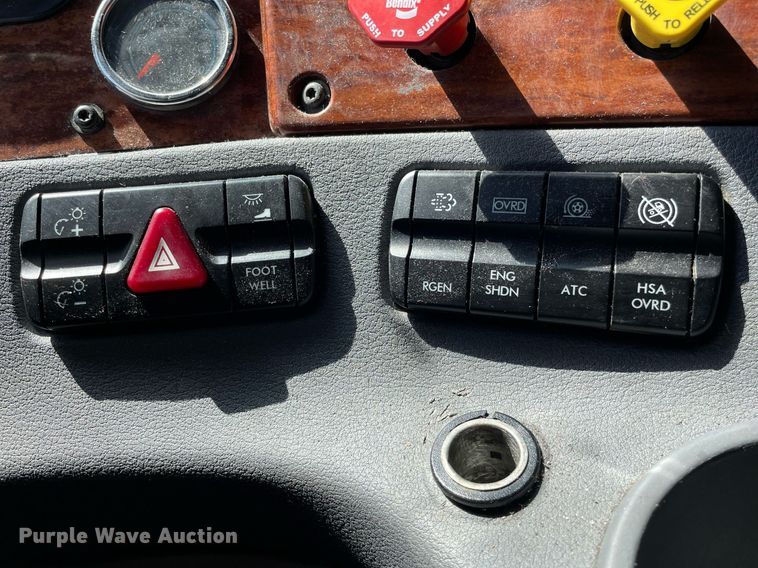 image for item NY9604 2016 Freightliner Cascadia Evolution CA125SLP  semi truck