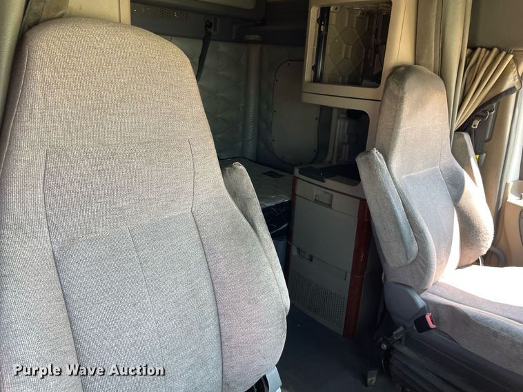 image for item NY9604 2016 Freightliner Cascadia Evolution CA125SLP  semi truck