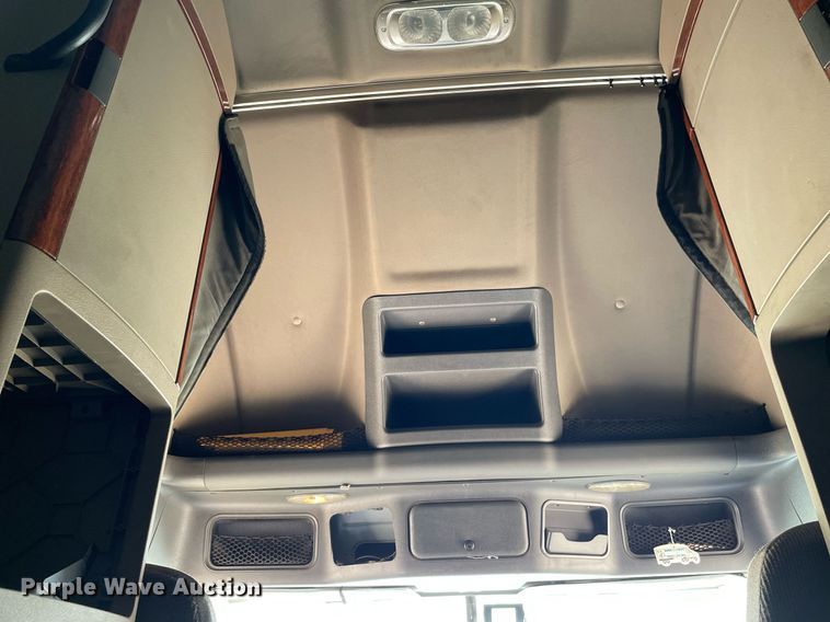 image for item NY9604 2016 Freightliner Cascadia Evolution CA125SLP  semi truck