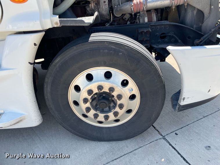 image for item NY9604 2016 Freightliner Cascadia Evolution CA125SLP  semi truck