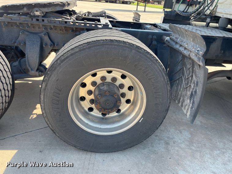 image for item NY9604 2016 Freightliner Cascadia Evolution CA125SLP  semi truck