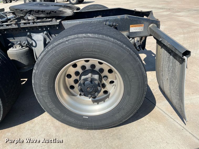 image for item NY9604 2016 Freightliner Cascadia Evolution CA125SLP  semi truck