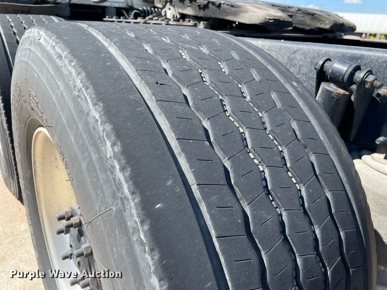 image for item NY9604 2016 Freightliner Cascadia Evolution CA125SLP  semi truck