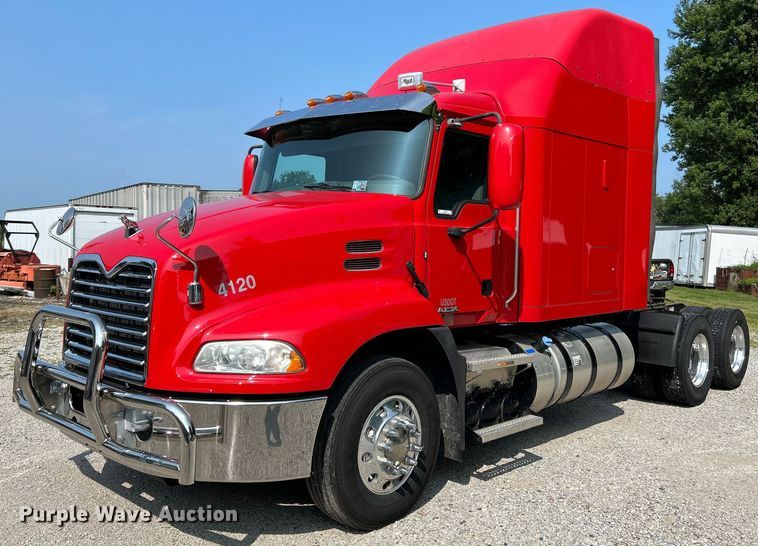 image for item OK9740 2016 Mack CXU613  semi truck