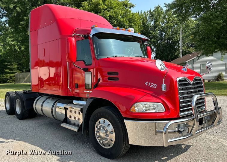 image for item OK9740 2016 Mack CXU613  semi truck