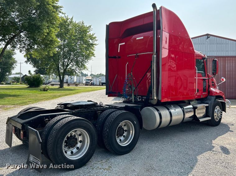 image for item OK9740 2016 Mack CXU613  semi truck