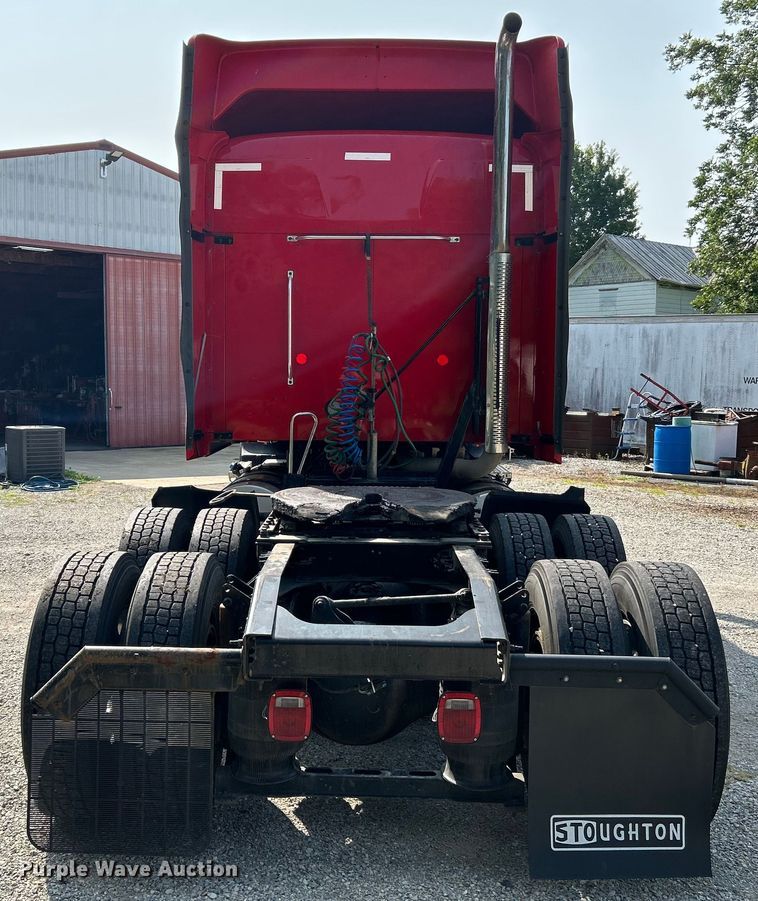 image for item OK9740 2016 Mack CXU613  semi truck