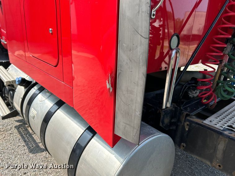 image for item OK9740 2016 Mack CXU613  semi truck