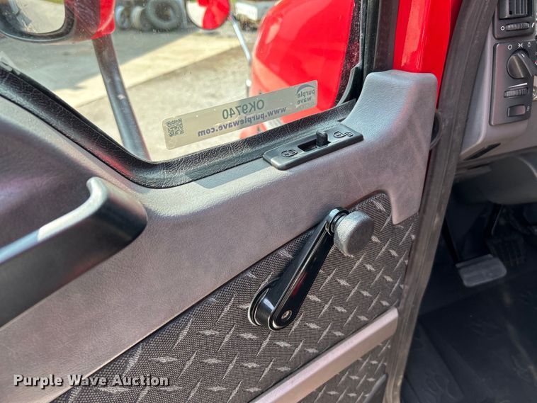 image for item OK9740 2016 Mack CXU613  semi truck