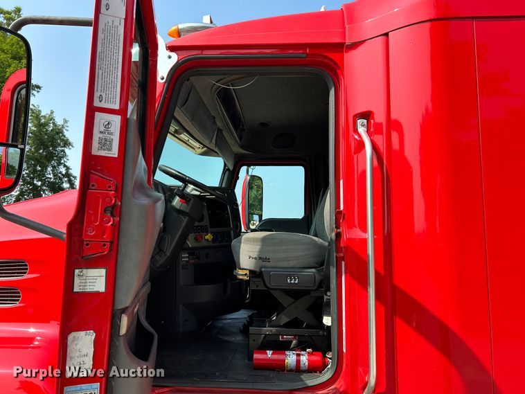 image for item OK9740 2016 Mack CXU613  semi truck