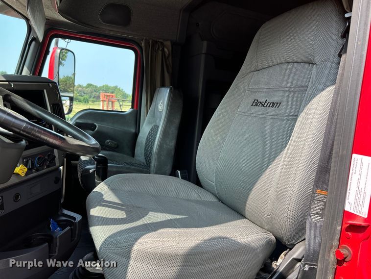 image for item OK9740 2016 Mack CXU613  semi truck