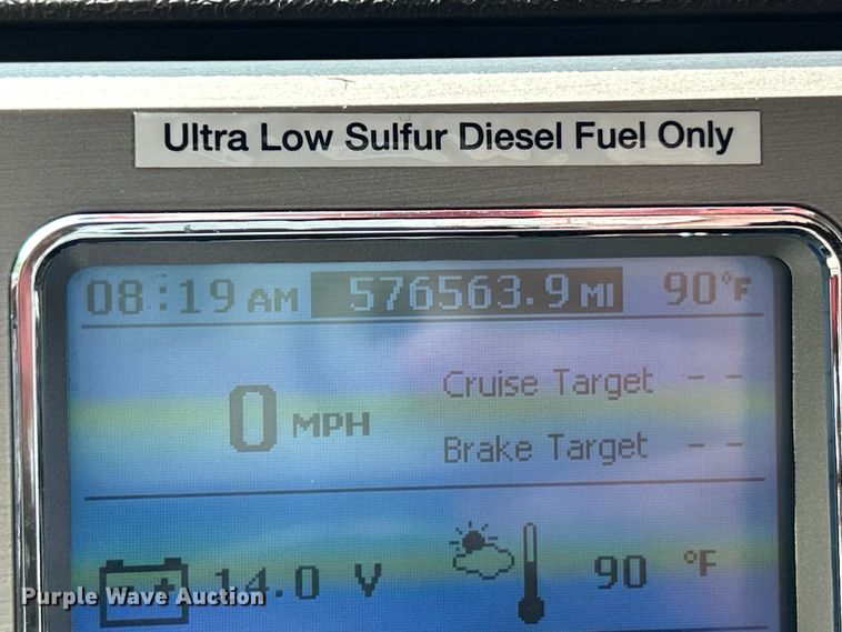 image for item OK9740 2016 Mack CXU613  semi truck