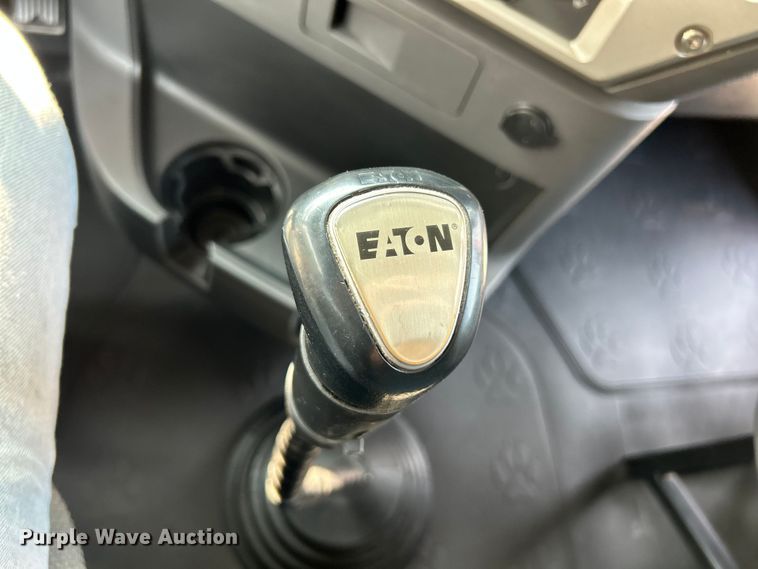 image for item OK9740 2016 Mack CXU613  semi truck