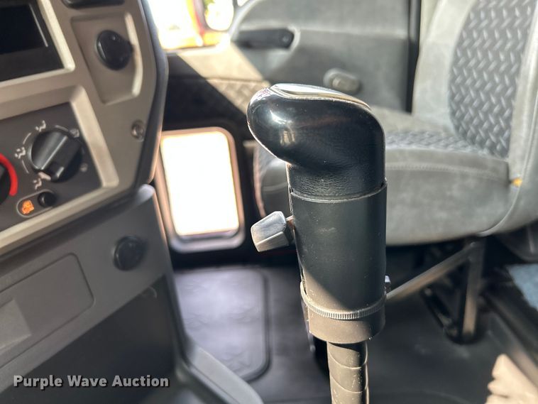 image for item OK9740 2016 Mack CXU613  semi truck