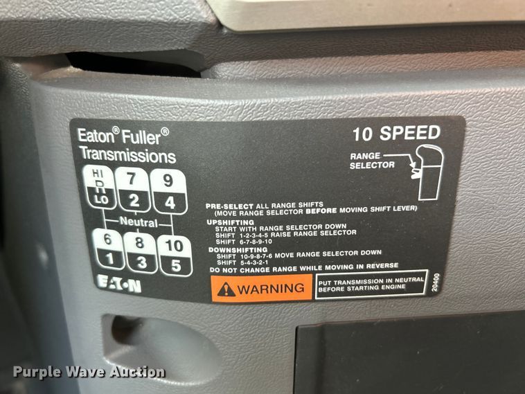 image for item OK9740 2016 Mack CXU613  semi truck