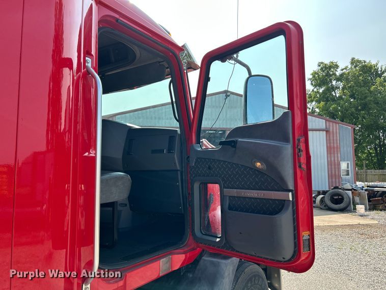 image for item OK9740 2016 Mack CXU613  semi truck