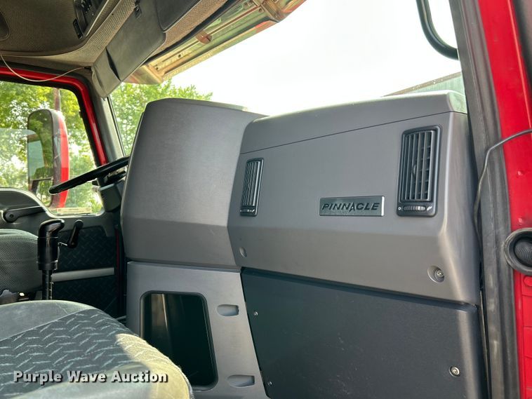 image for item OK9740 2016 Mack CXU613  semi truck