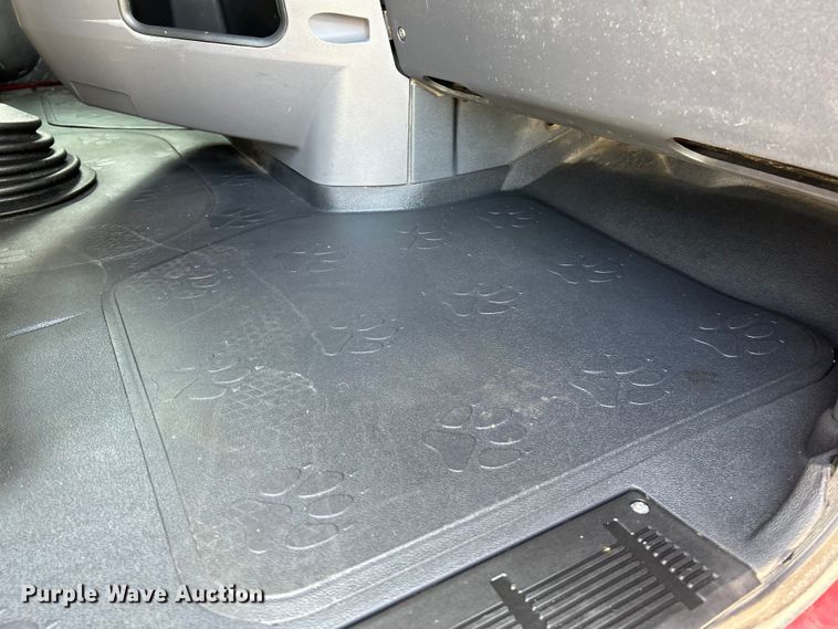 image for item OK9740 2016 Mack CXU613  semi truck