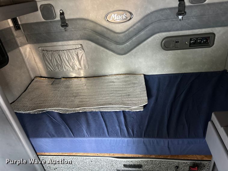 image for item OK9740 2016 Mack CXU613  semi truck