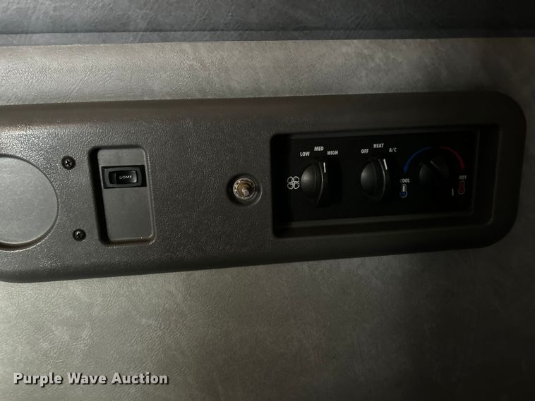 image for item OK9740 2016 Mack CXU613  semi truck